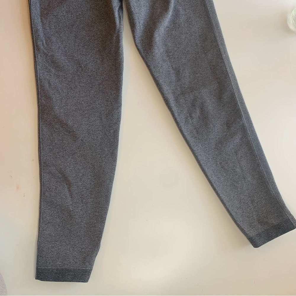 Stylish Gray High-Waisted Leggings - Picture 5 of 6